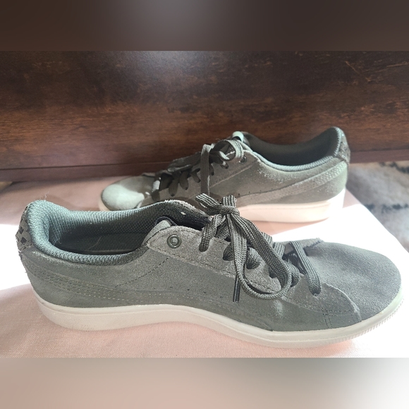Puma women's Vikky green suede casual sneakers size  7 - Picture 9 of 12